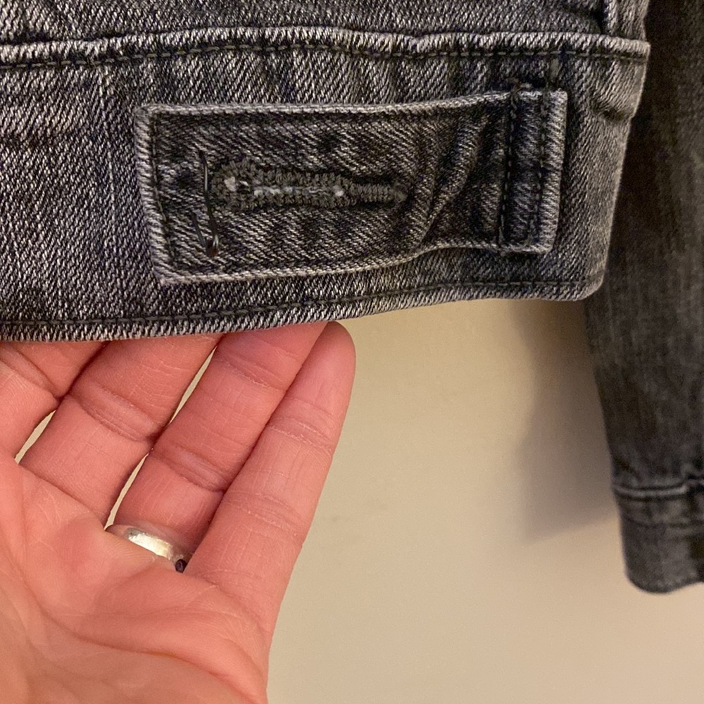 Levi’s Jean Jacket - Picture 7 of 11